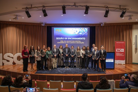 Sessão de entrega de diplomas da 2ª edição do MBA em Marketing Digital, Experiência do Cliente e Inovação